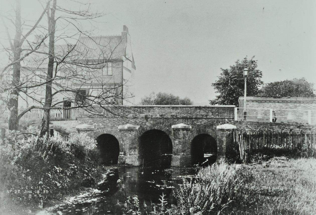 Roe Bridge, Mitcham Lane, 1897 von English Photographer
