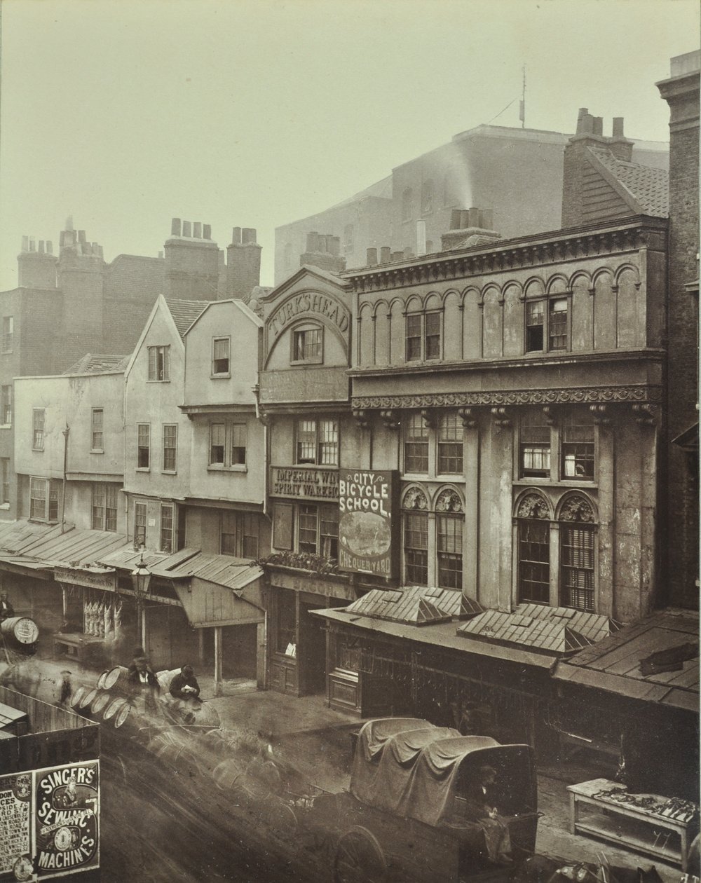 Turks Head, Aldgate, London, 1883 von English Photographer