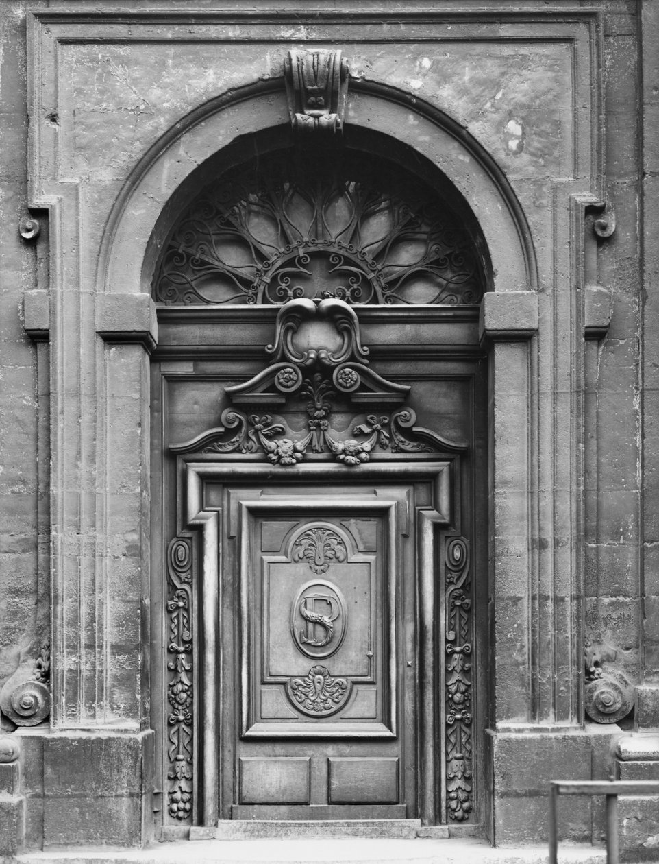 Ansicht der Fassade der Kirche Saint-Paul-Saint-Louis, Paris, das Ostportal, 1627-41 von Etienne and Derand, F. Martellange