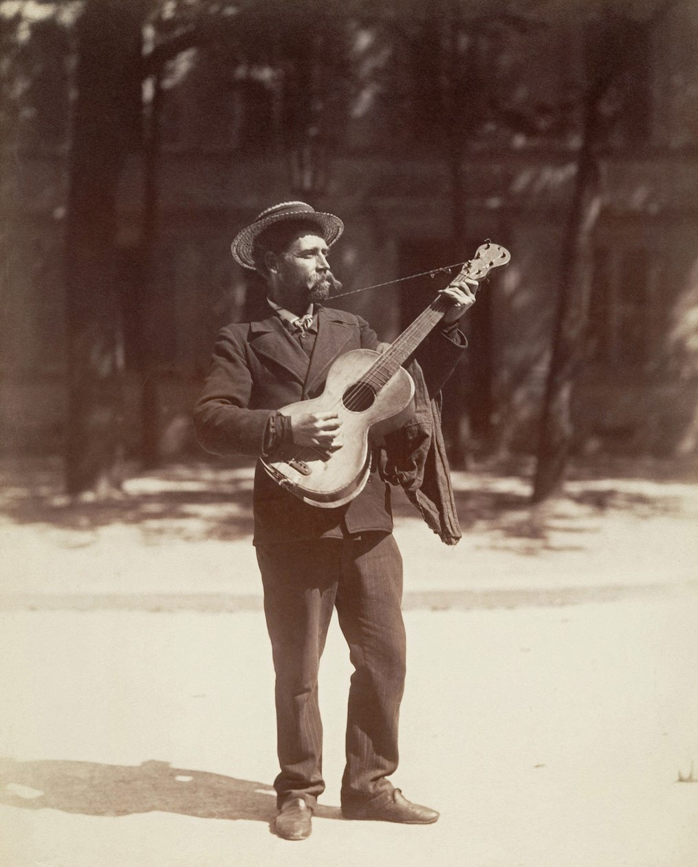 Gitarrenspieler, Paris von Eugène Atget