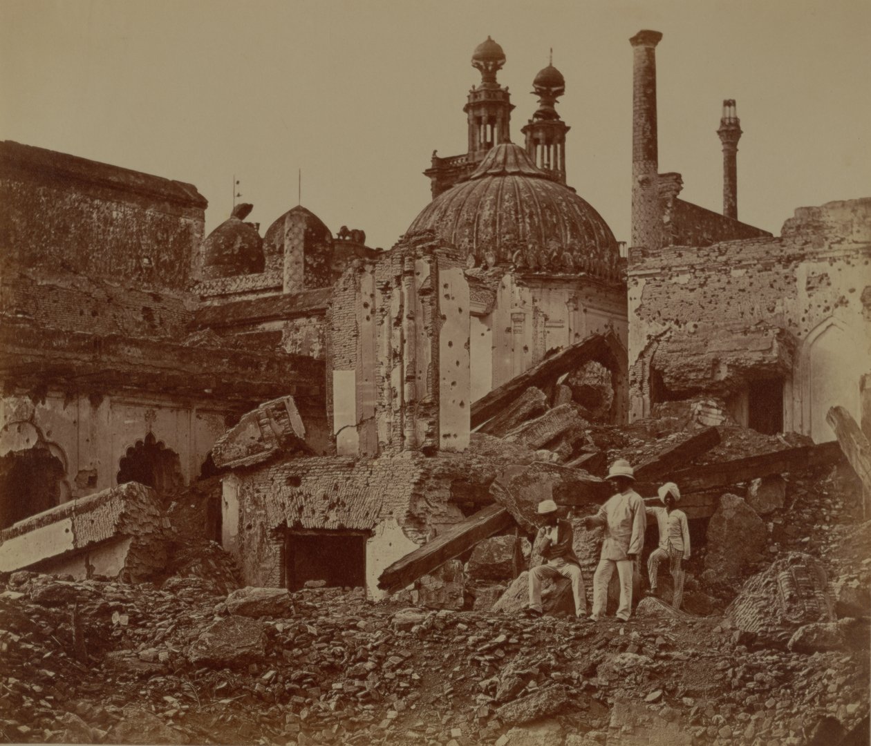 Fort Lucknow nach dem indischen Aufstand, 1857 von Felice Beato