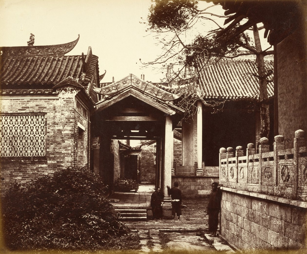 Nume Hui Kung Tempel, Kanton, China von Felice Beato