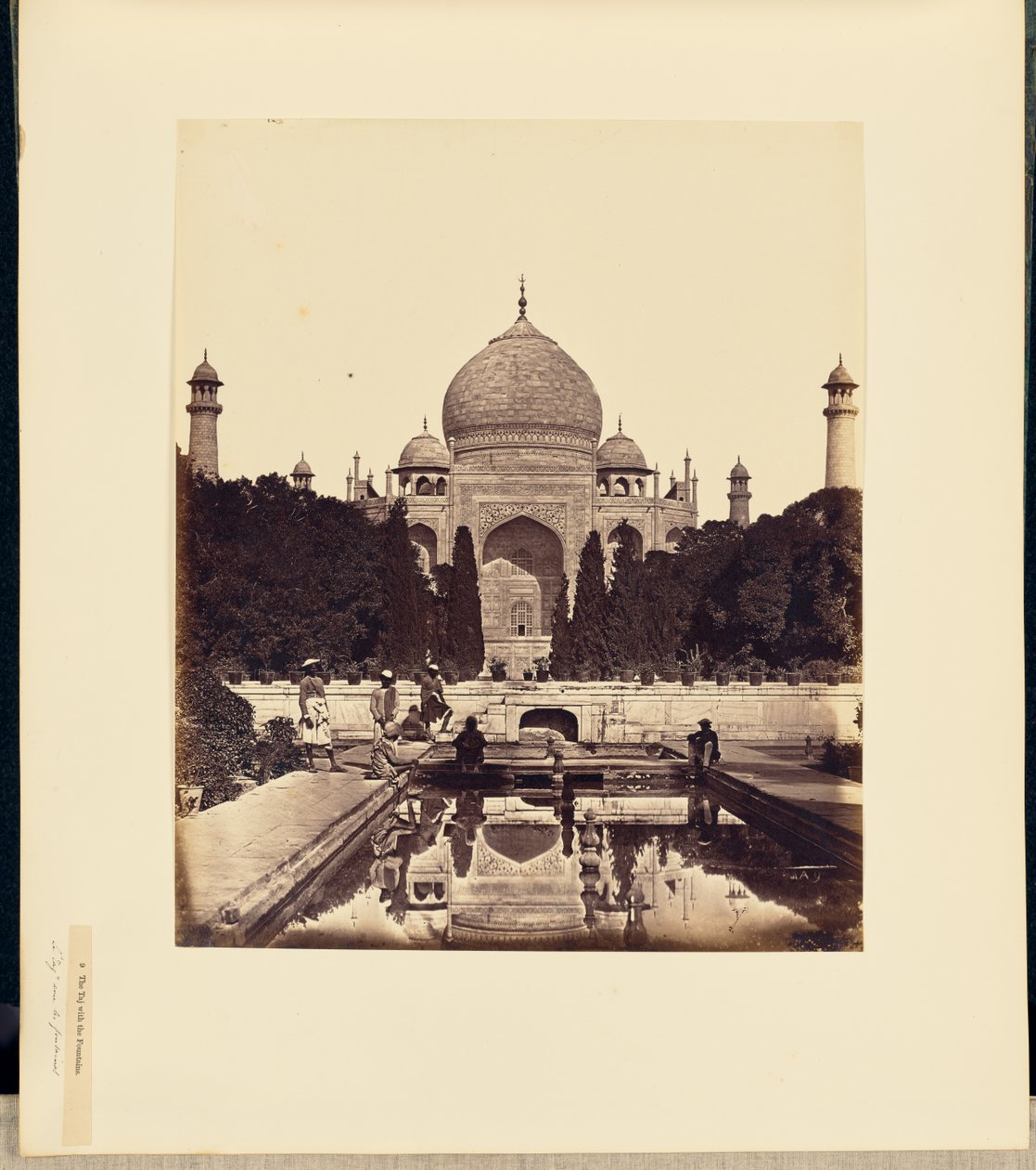 Das Taj Mahal mit den Brunnen von Felice Beato
