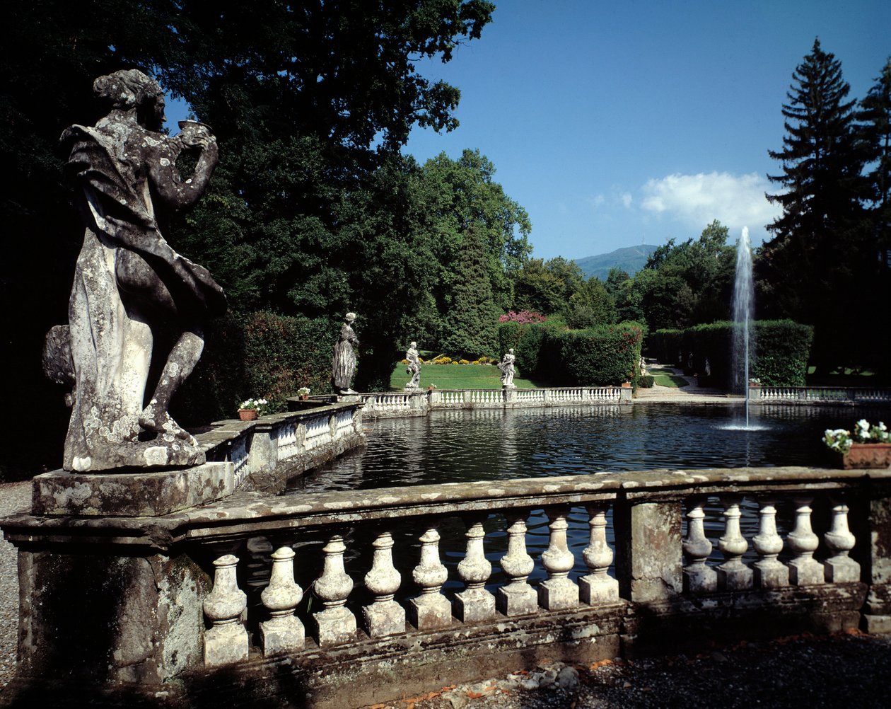 Brunnen im Park von Filippo or Juvara Juvarra