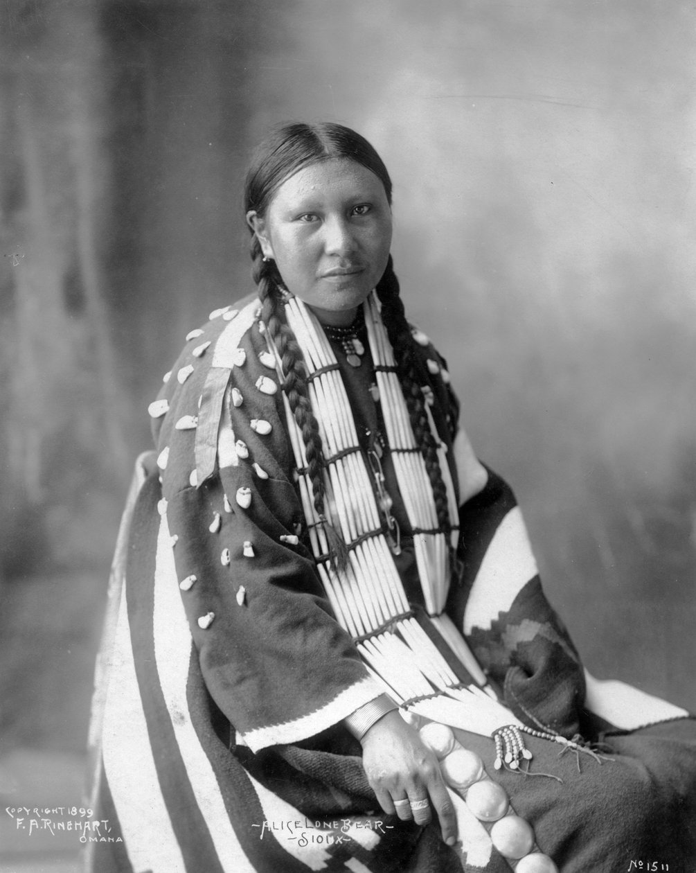 Alice Lone Bear, Sioux, 1898 von Frank Albert Rinehart