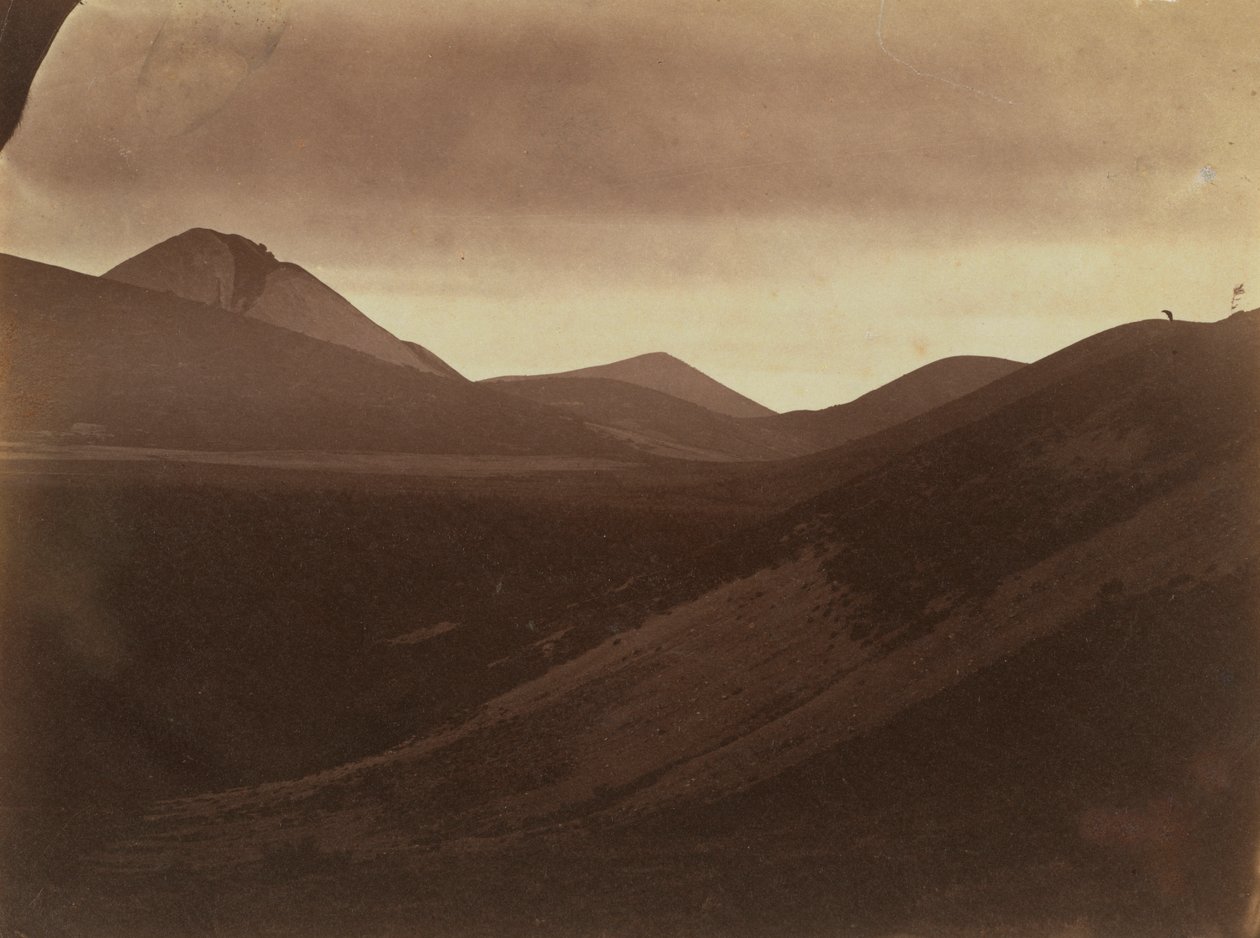 Dunkle Landschaft mit Hügeln von Frank Chauvassaignes