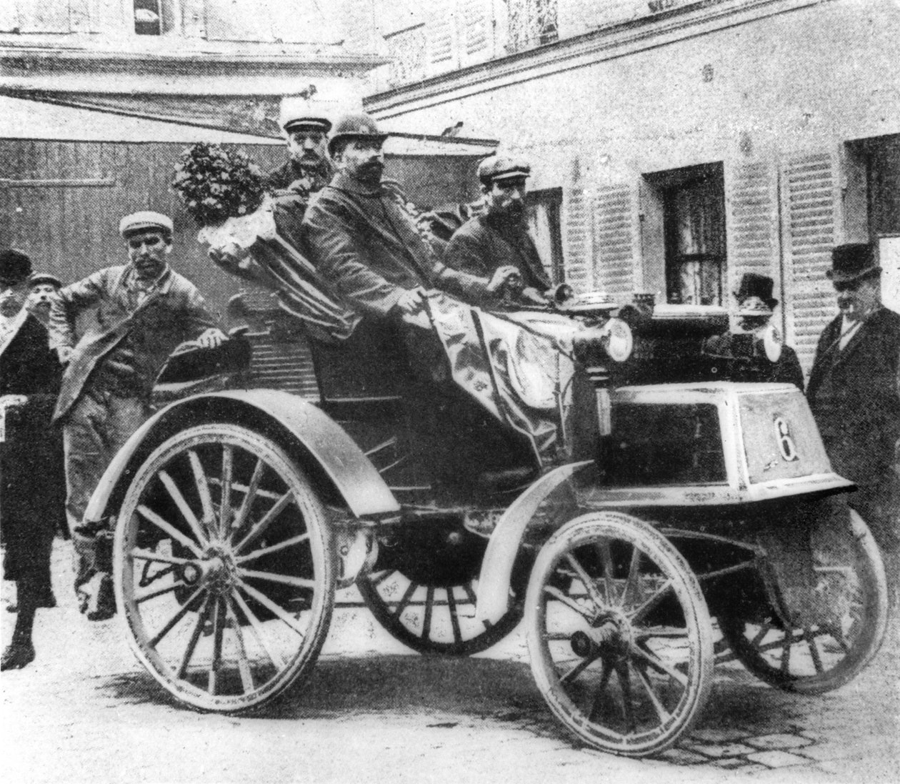 Ein Panhard-Levassor-Auto gewinnt den ersten Preis, 1891 von French Photographer