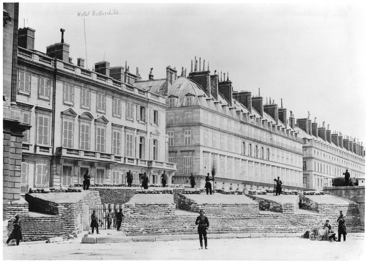 Barrikade während der Kommune von Paris in der Rue de Rivoli, 1871 von French Photographer