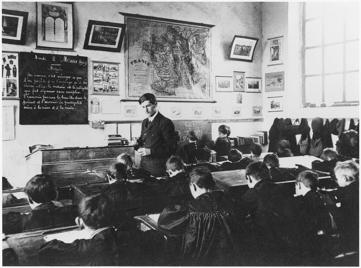 Klasse in einer Grundschule, Orme, 2. März 1909 von French Photographer