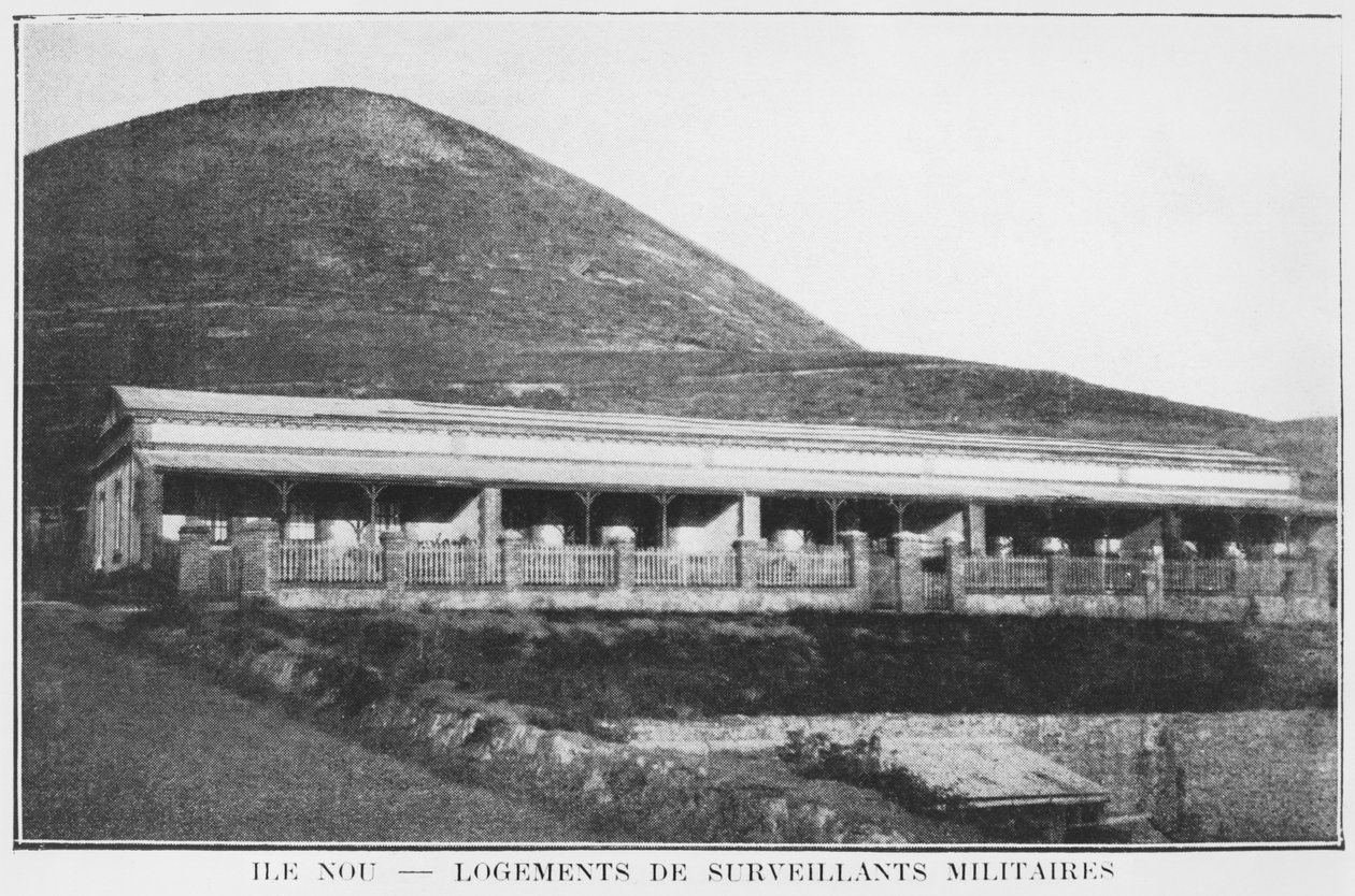 Neukaledonien, Insel Nou, Unterkünfte der Militärwärter, aus La Depeche Coloniale, 1903 von French Photographer