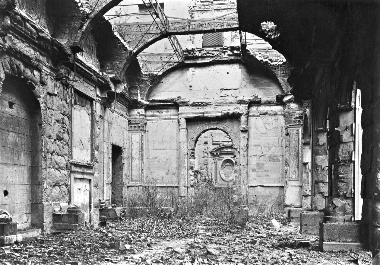 Ruinen der Cour des Comptes während der Pariser Kommune, 1871 von French Photographer