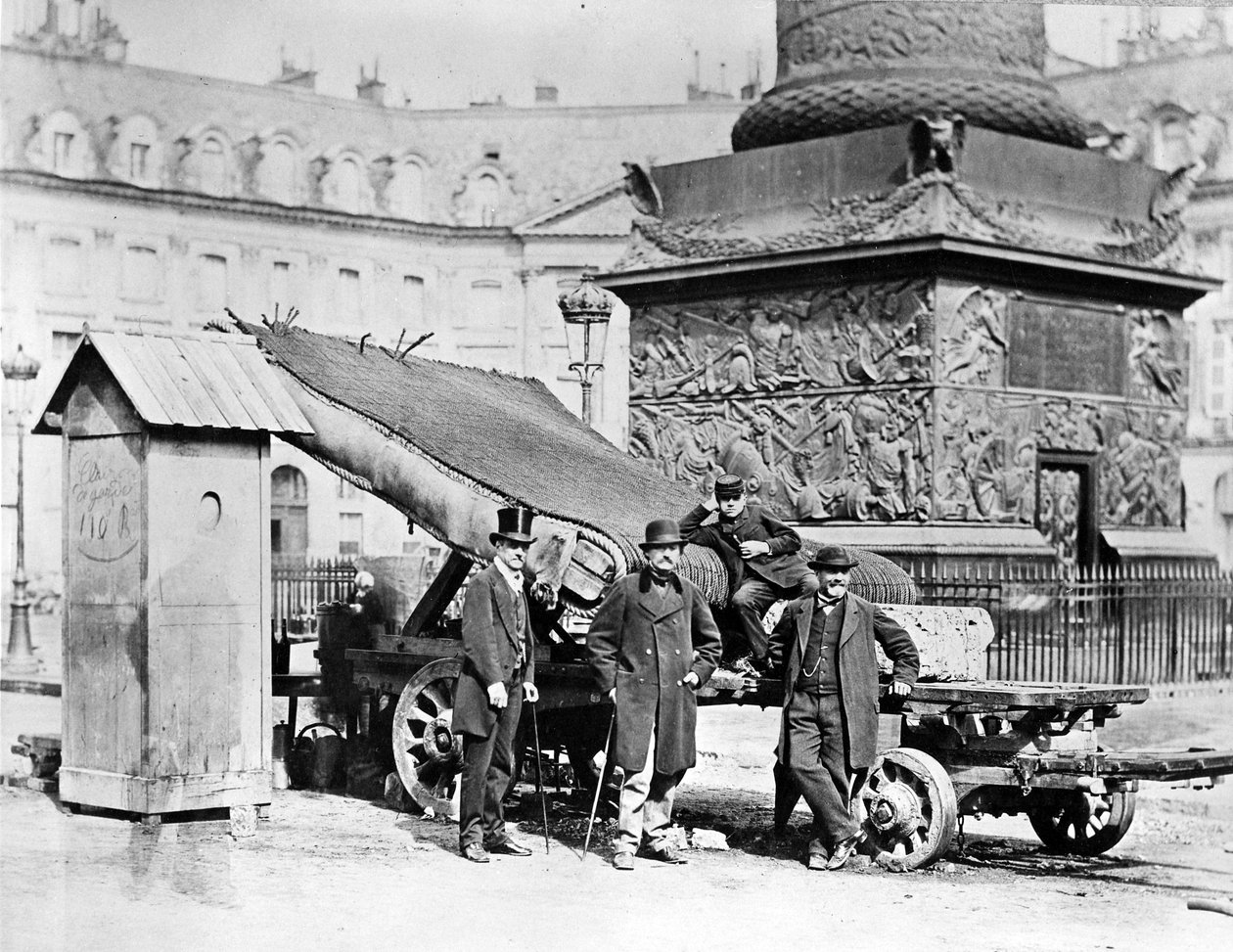 Truppen der Pariser Kommune auf dem Place Vendôme, 1871 von French Photographer