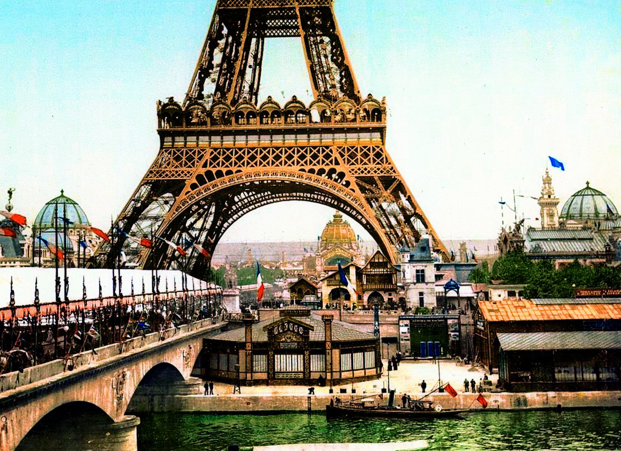 Blick auf den Eiffelturm während der Weltausstellung von 1900, 1900 von French Photographer