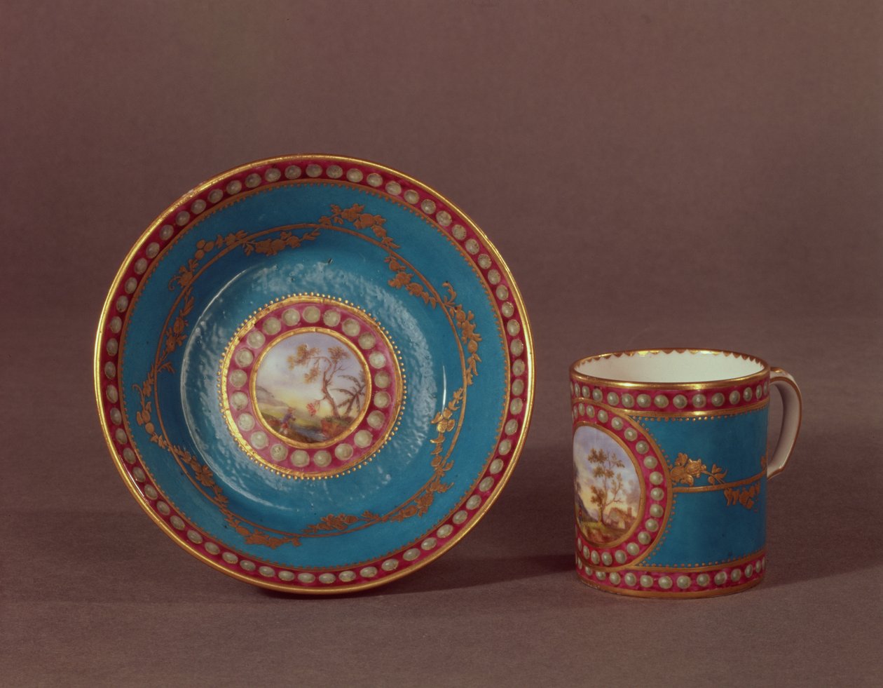 Sevres Bleu Celeste Kaffeetasse und Untertasse, ca. 1780 von French School