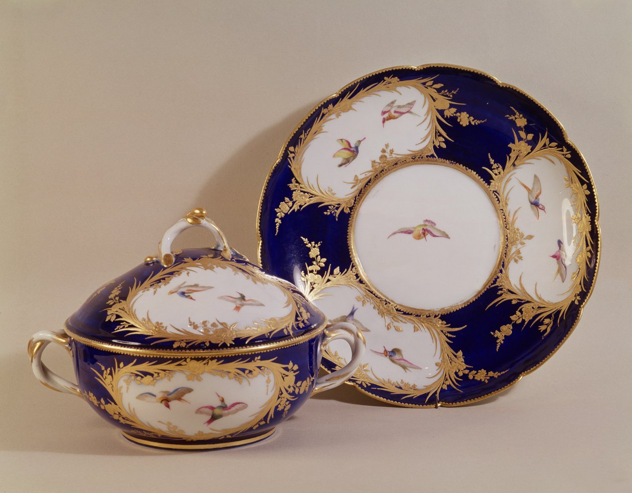 Vincennes-Schale und -Ständer, c.1745 (Porzellan) von French School