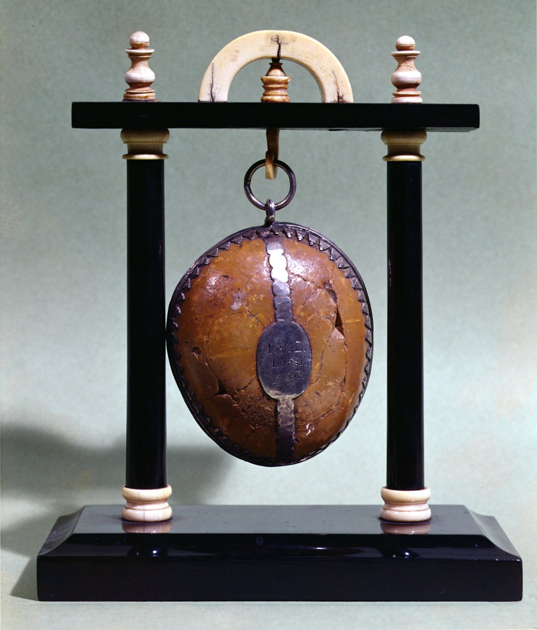 Ein Bezoar auf einem Ständer, 1651 von French School