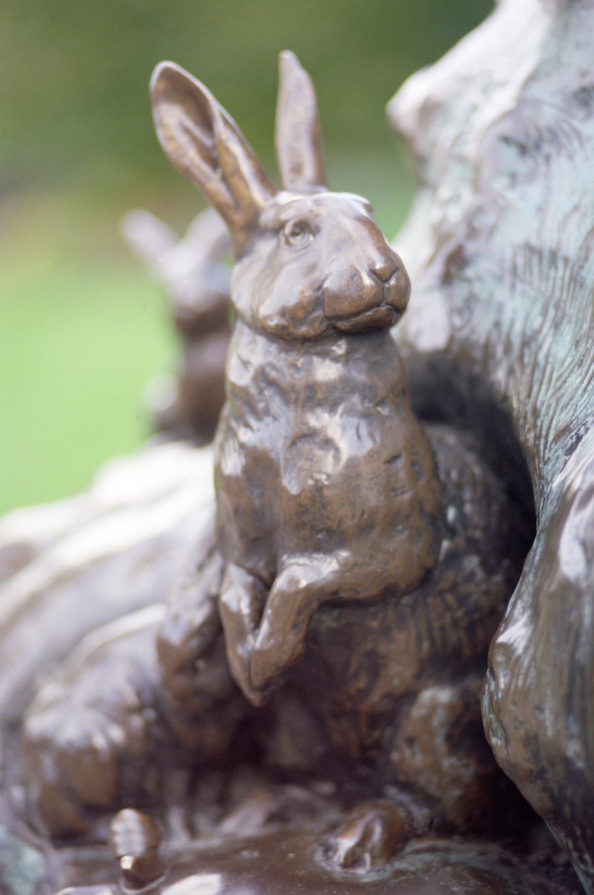 Kaninchen, Detail der Statue von Peter Pan, 1912 von George James Frampton