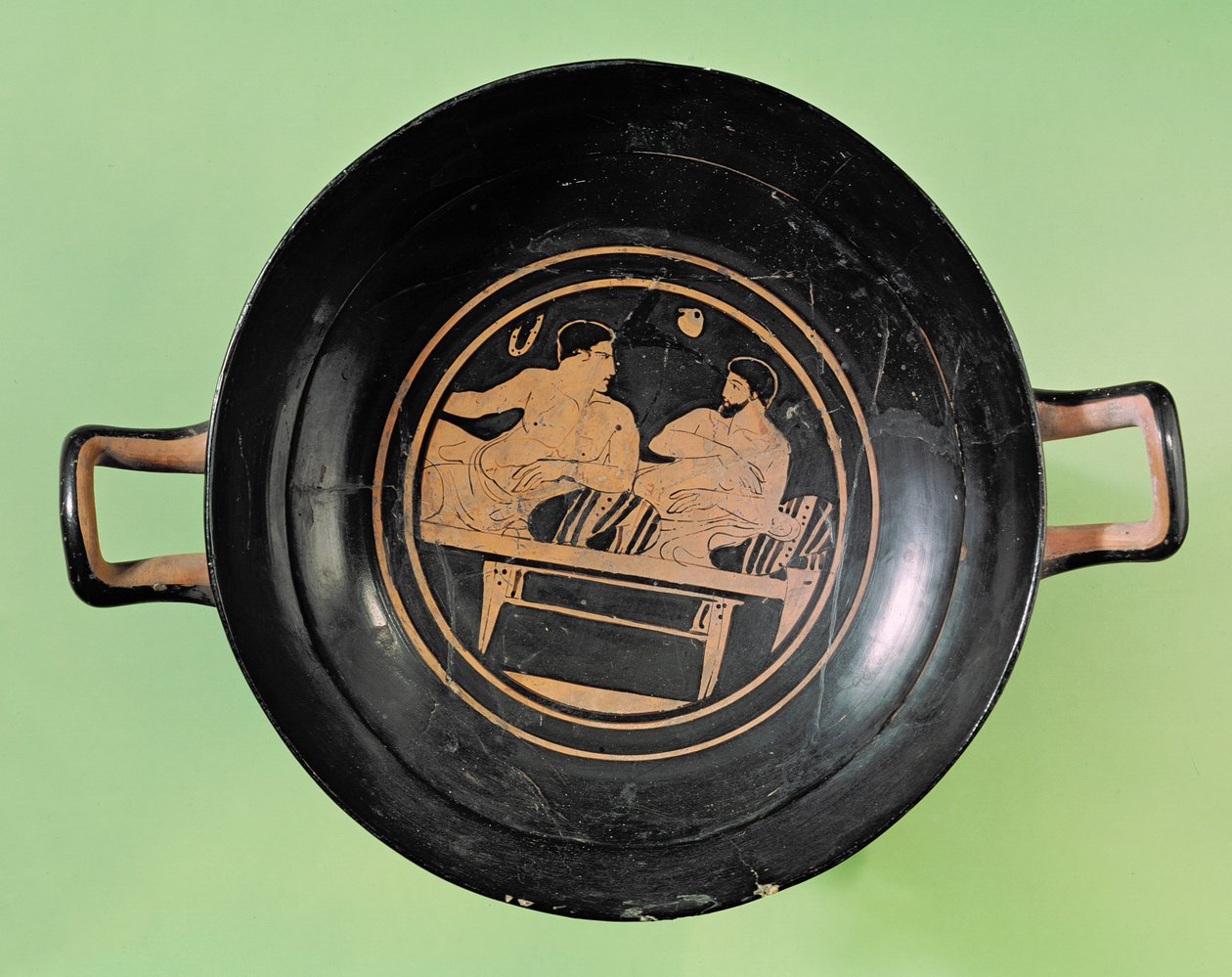 Innenansicht einer rotfigurigen Tasse, die einen Mann und einen Epheben im Gespräch darstellt, aus Orvieto, ca. 420 v. Chr. (Keramik) von Greek