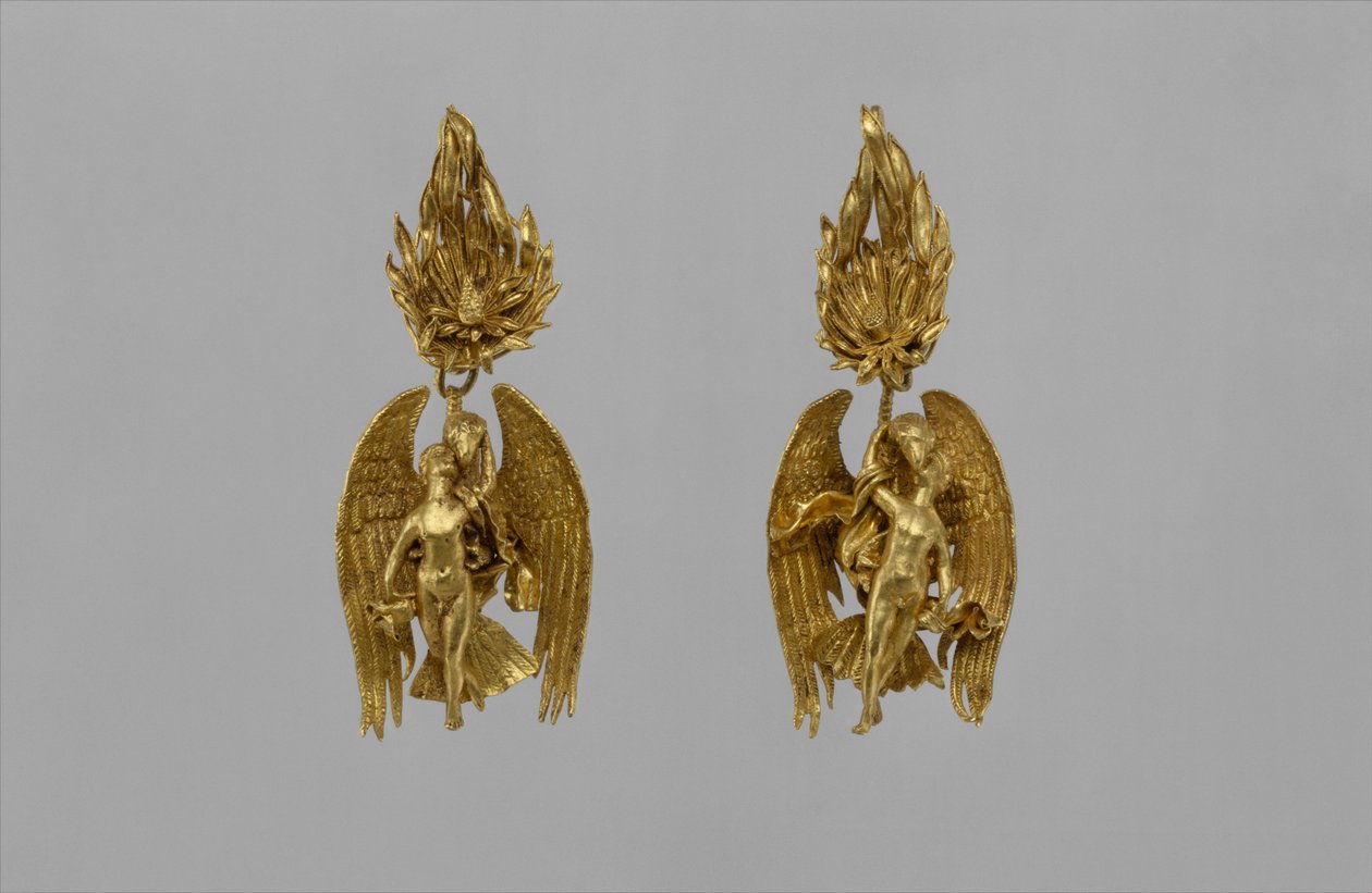 Paar goldene Ohrringe mit Ganymed und dem Adler, ca. 330–300 v. Chr. von Greek