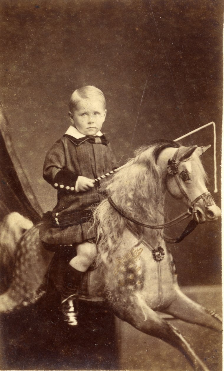 Junge mit Peitsche auf Schaukelpferd, 1870er Jahre von H. A. Chapman