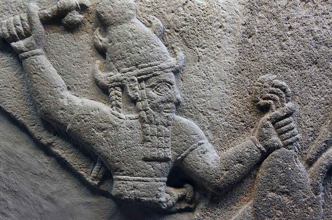 Detail eines Sturmgott-Stelen aus Basalt von Hittite