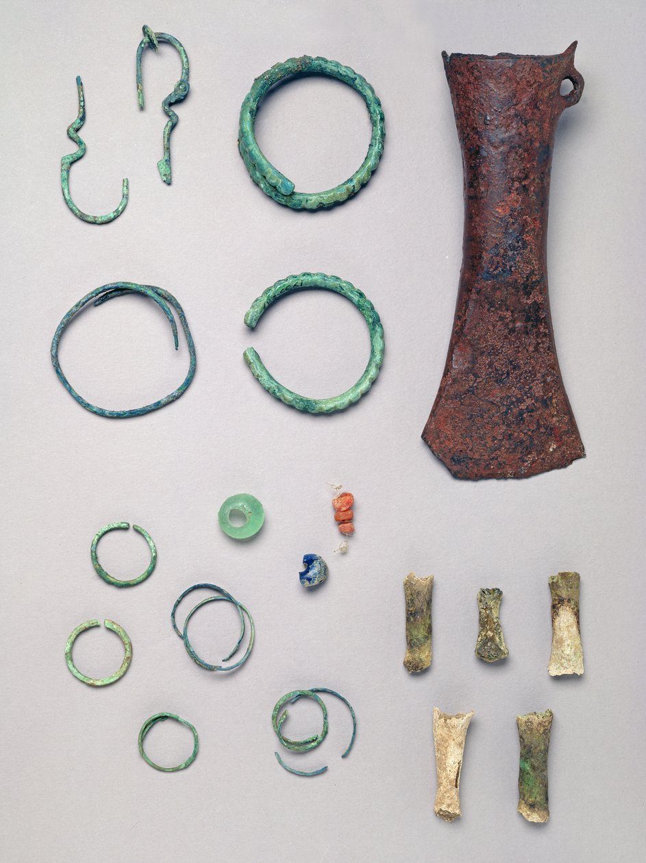 Inhalt des Grabes eines Kindes, aus Hügel II, Grab I in Vace von Iron Age