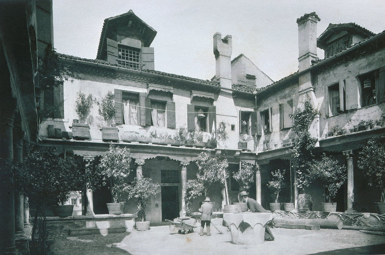 Venezianischer Innenhof von Italian Photographer