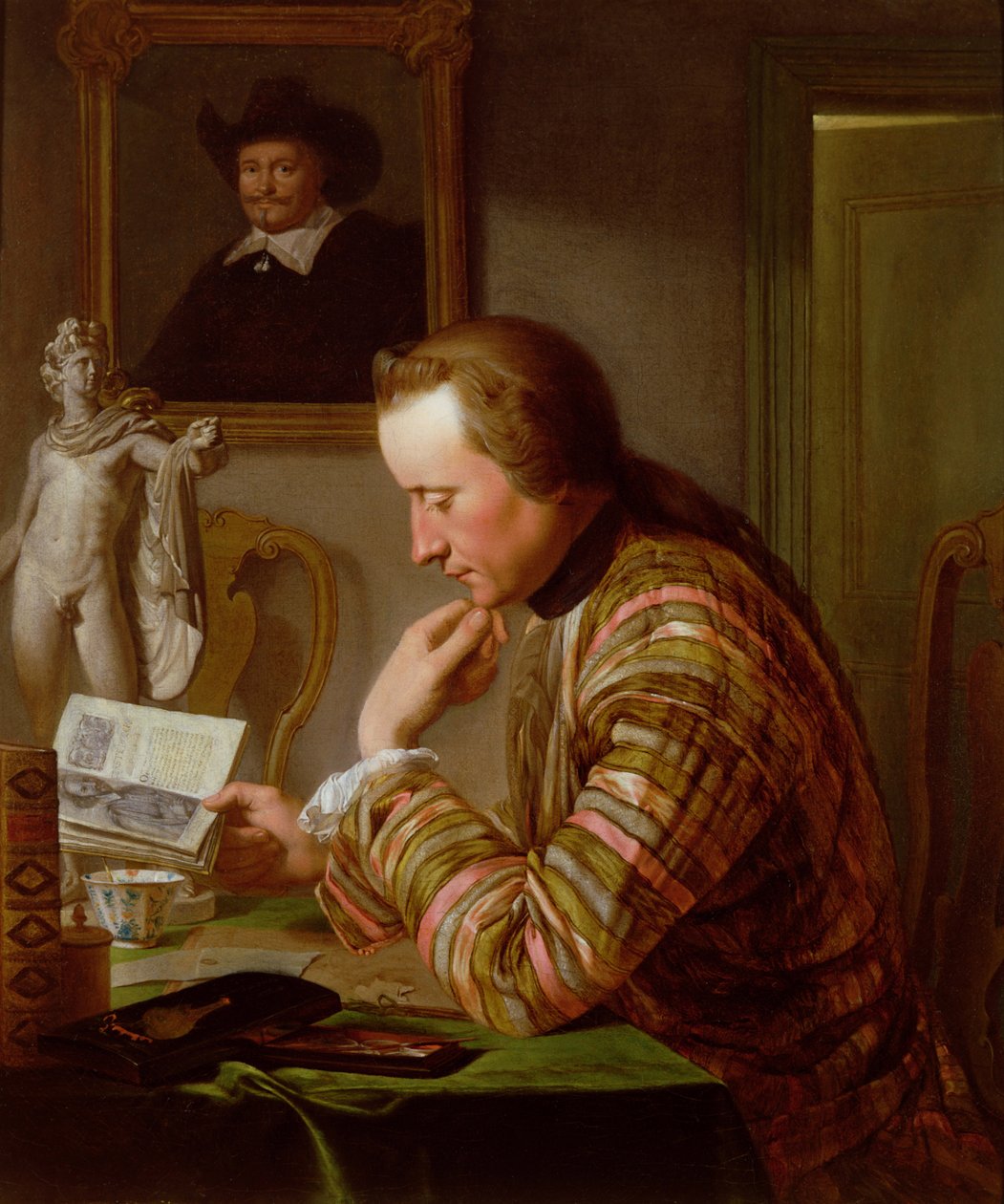 Herr liest bei Kerzenlicht an einem Tisch von Jan Maurits Quinckhardt