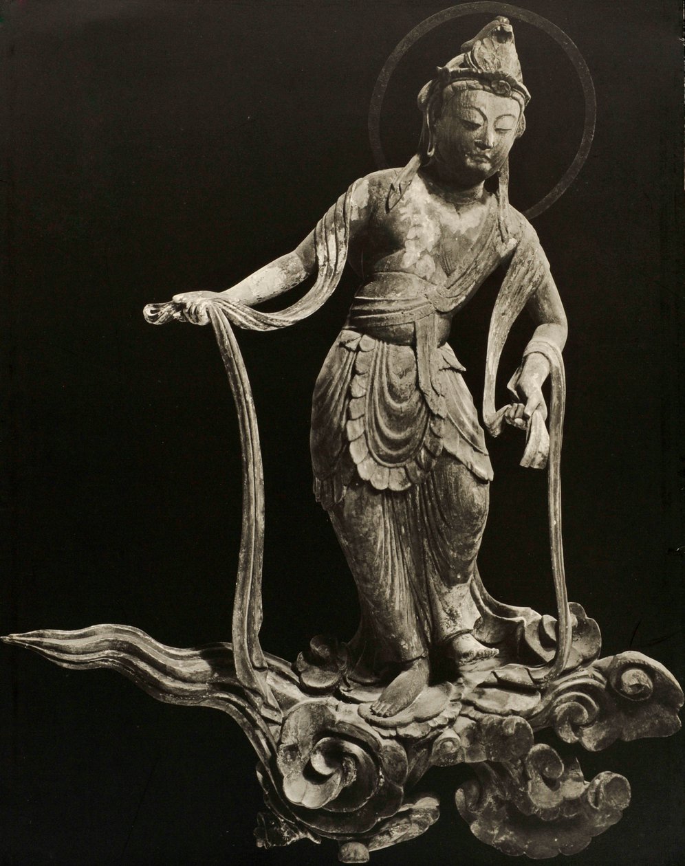 Bosatsu spielt Musikinstrument, aus dem 11. Jahrhundert, späte Heian-Periode, Byodo-In, Kyoto von Japanese Photographer