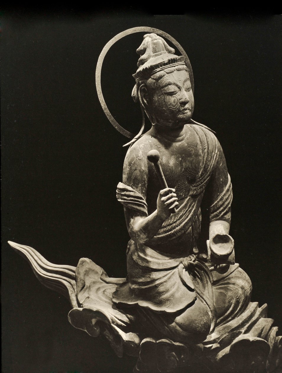 Bosatsu spielt Musikinstrument, aus dem 11. Jahrhundert, späte Heian-Periode, Byodo-In, Kyoto von Japanese Photographer