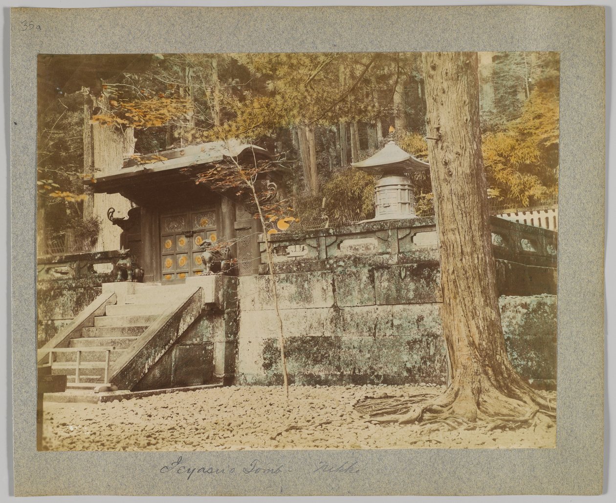 Ieyasus Grab, Nikko, Japan von Japanese Photographer