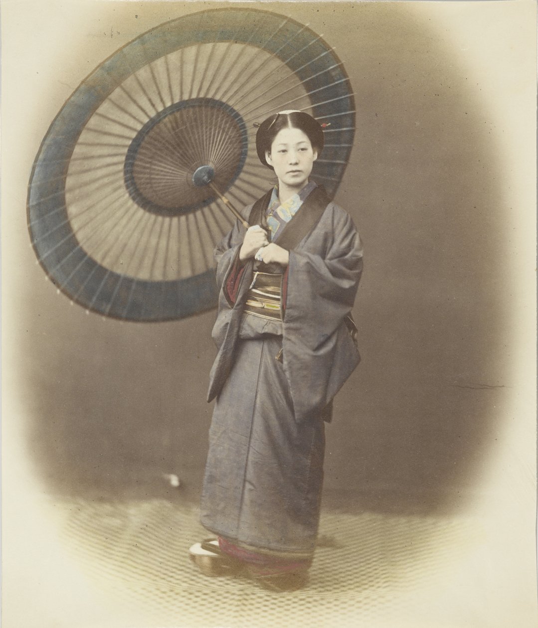 Japanische Frau mit Regenschirm von Japanese Photographer