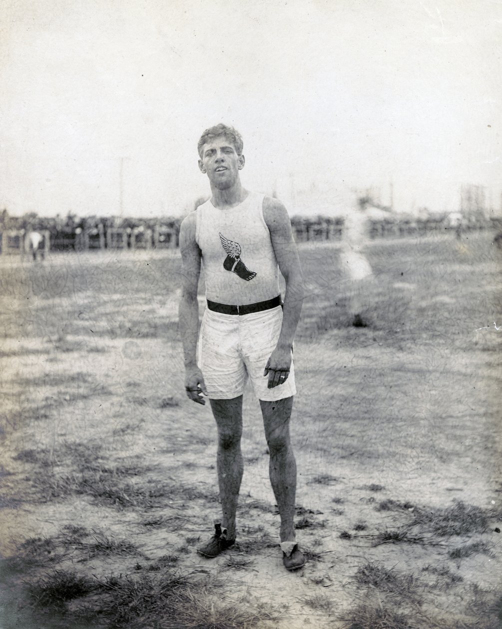 H.L. Hillman vom New York Athletic Club, stehend und zur Kamera gewandt von Jessie Tarbox Beals