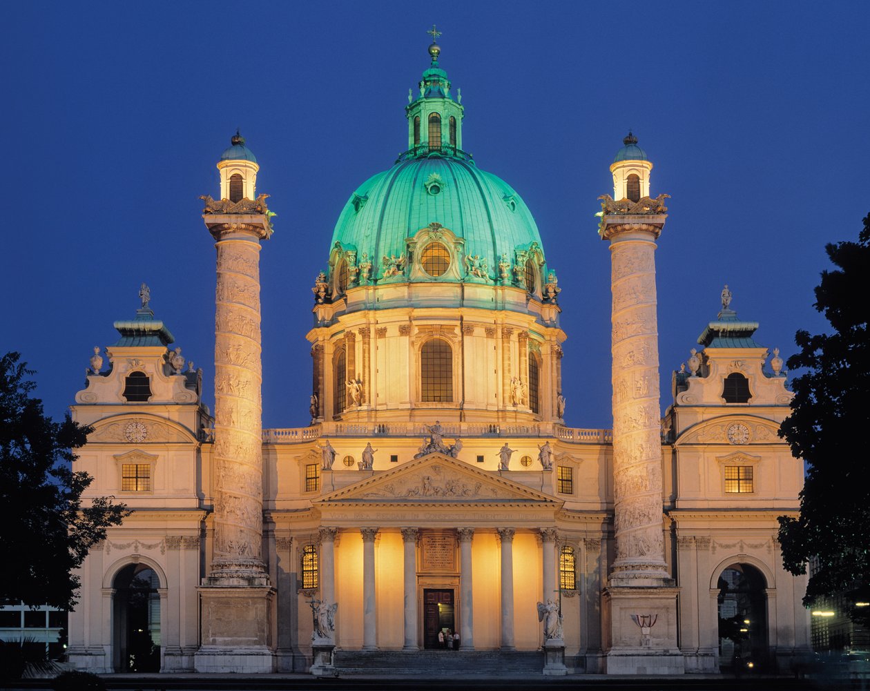 Karlskirche bei Nacht, erbaut 1714-37 von Johann Bernhard Fischer von Erlach