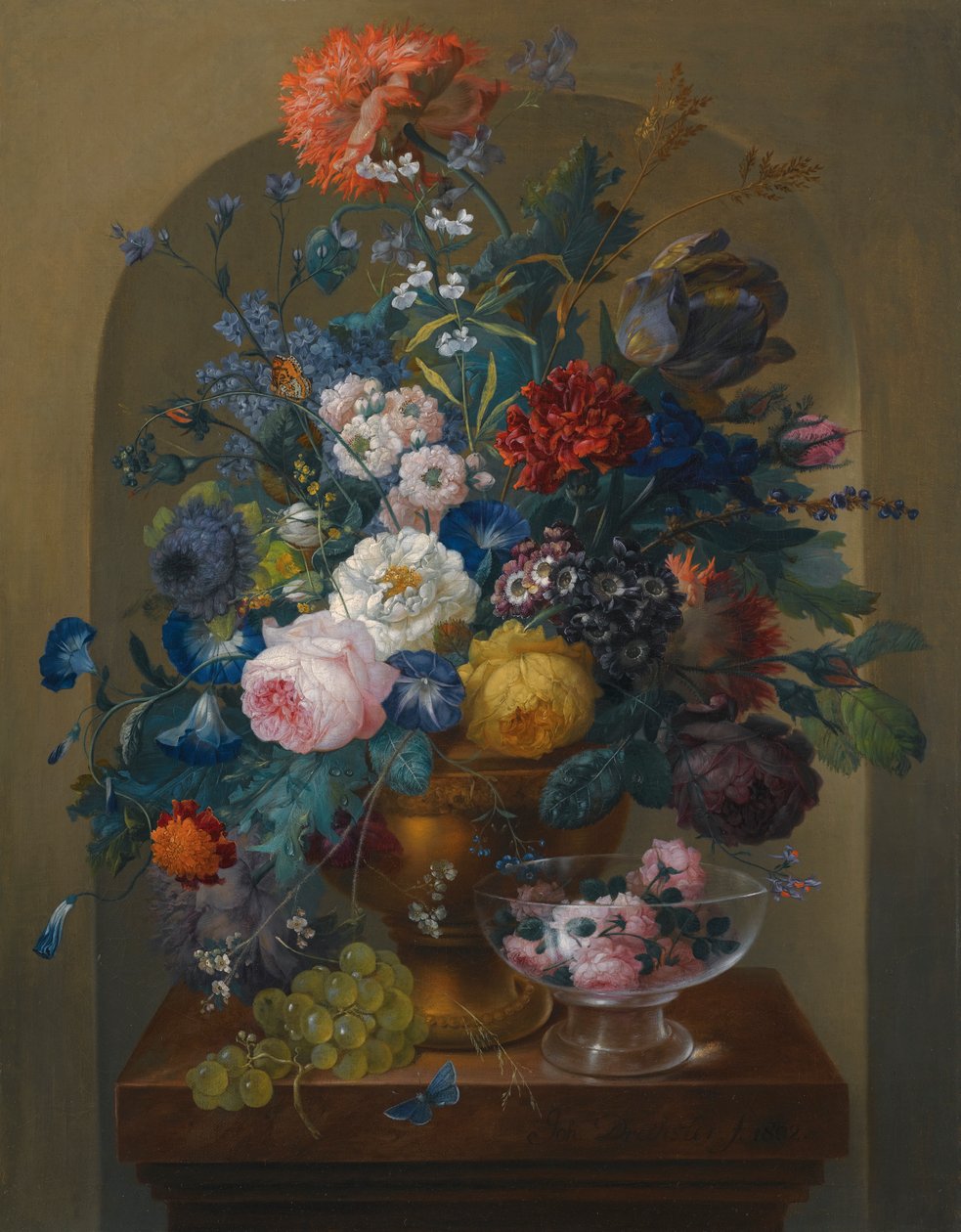 Stillleben von Blumen in einer Urne zusammen mit geschnittenen Rosen in einem Glas von Johann Baptist Drechsler