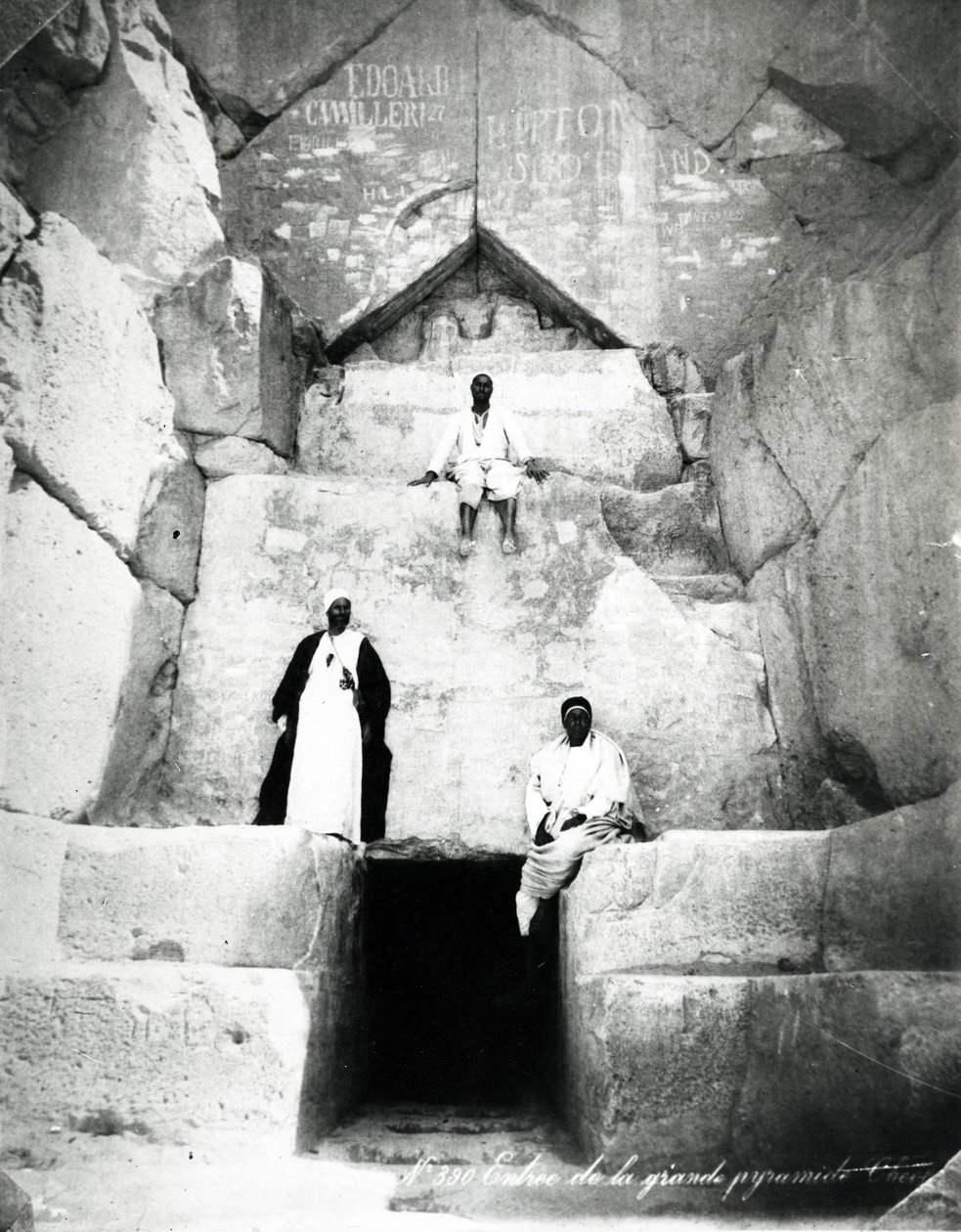 Eingang der großen Pyramide von Cheops, ca. 1880 von Langaki