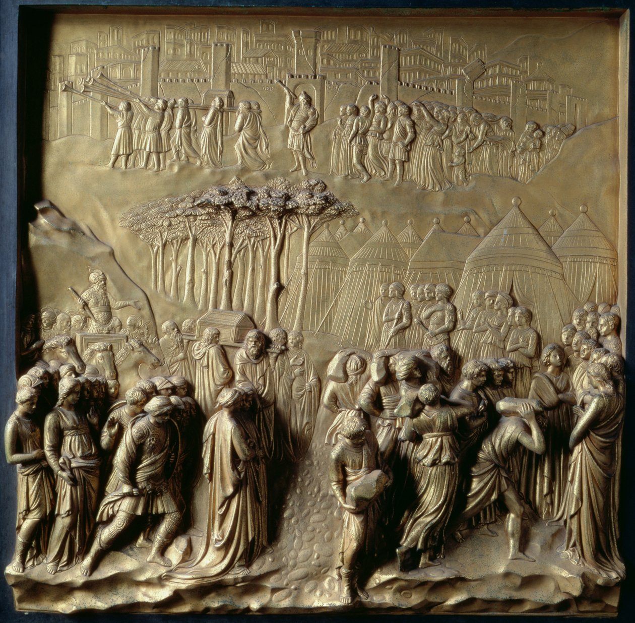 Die Geschichte Josuas: Josua weist die Priester an, die Israeliten über den Jordan zu führen und der Fall von Jericho, eines von zehn Reliefs von den Paradiespforten (Osttüren), 1425-52 von Lorenzo Ghiberti