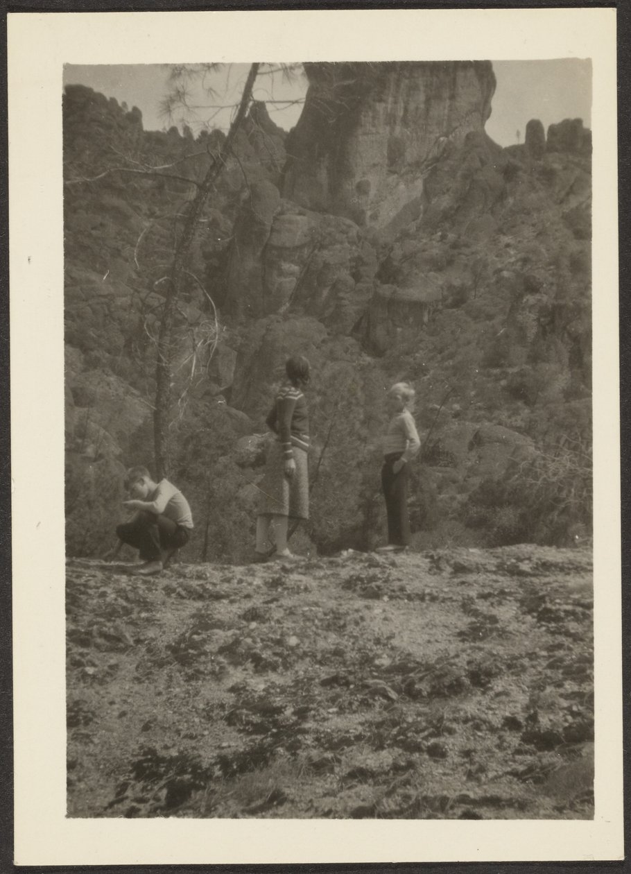 Figuren in Berglandschaft von Louis Fleckenstein
