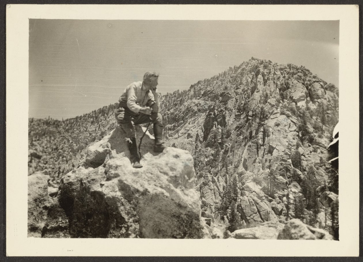 [Mann auf Felsen] von Louis Fleckenstein