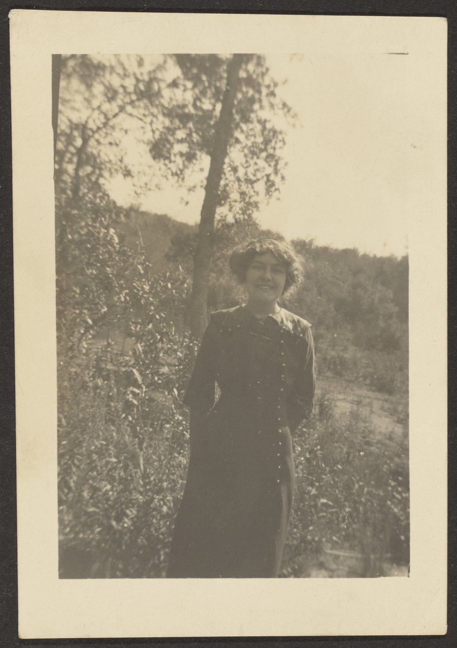 Porträt von Florence draußen von Louis Fleckenstein