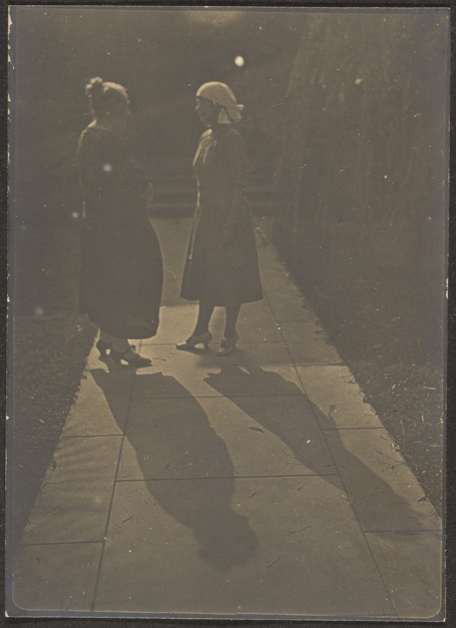 [Zwei Frauen und Schatten] von Louis Fleckenstein