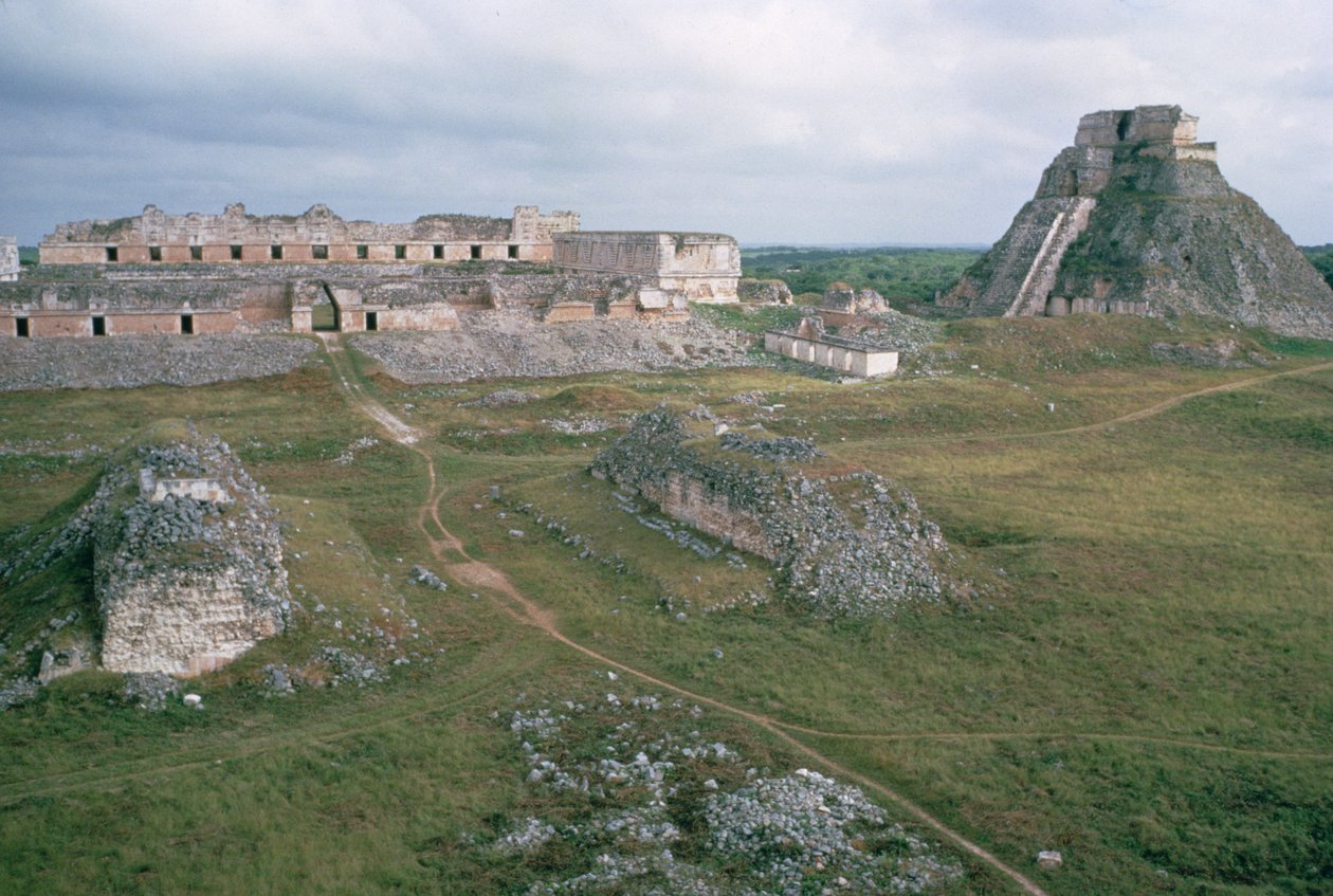 El Castillo und das Nonnenkloster von Mayan