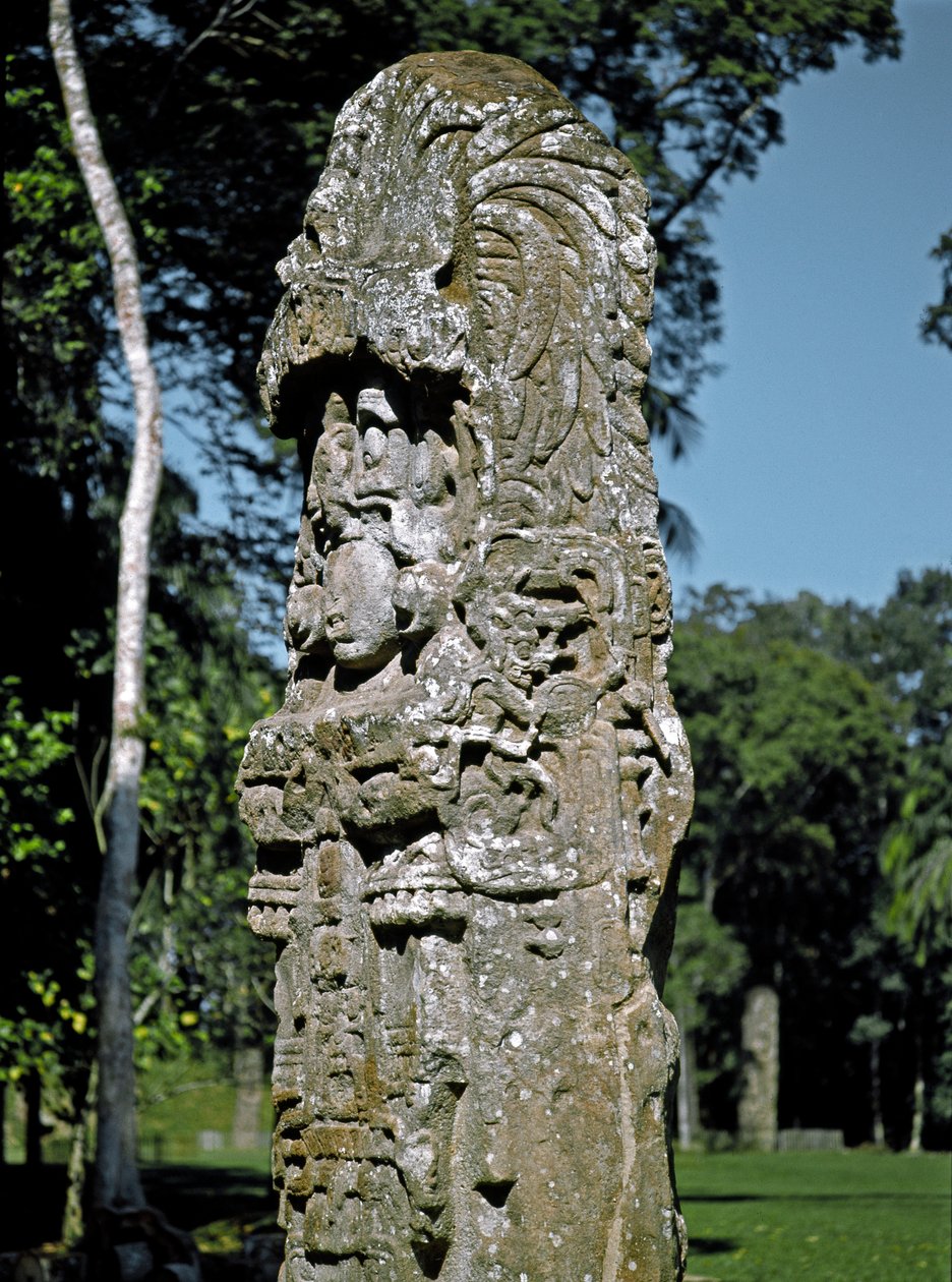 Detail einer Stele des Großen Platzes von Mayan