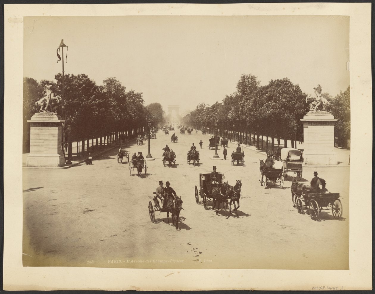 Paris: Die Avenue des Champs-Élysées von Neurdein freres