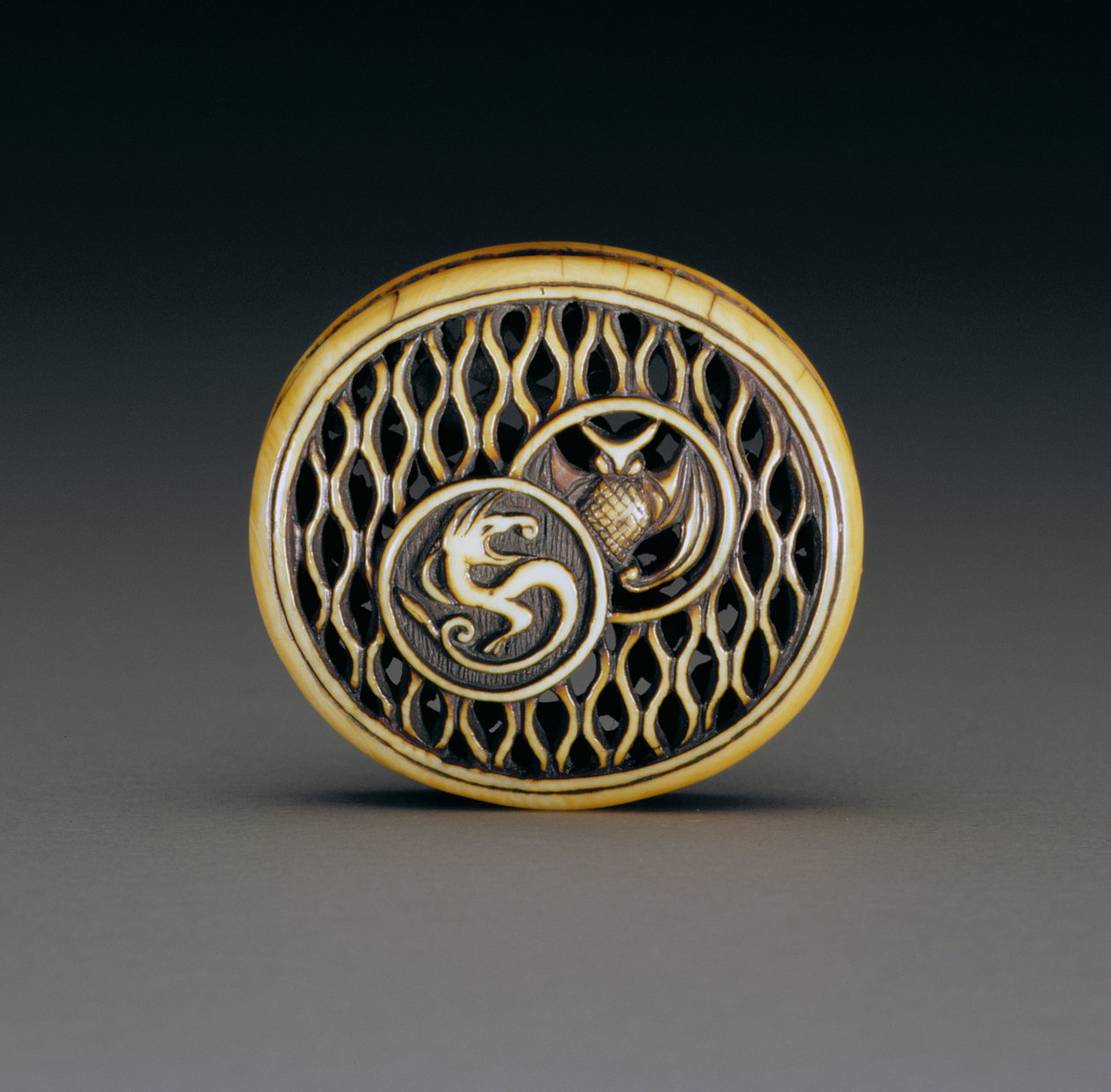 Vorderseite eines Netsuke, ca. 1870 von Ozaki Kokusai
