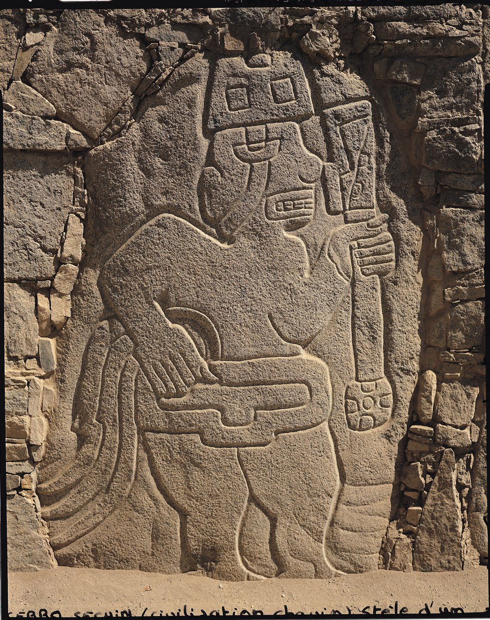 Stele, die einen Krieger mit einer Keule darstellt, Chavin-Kultur von Pre Columbian