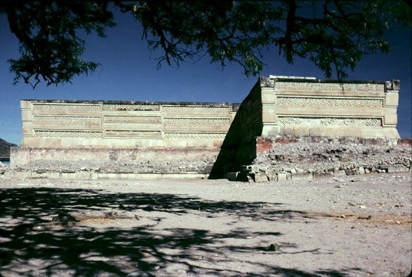 Wände mit gemustertem Steinpflaster von Pre Columbian Pre Columbian