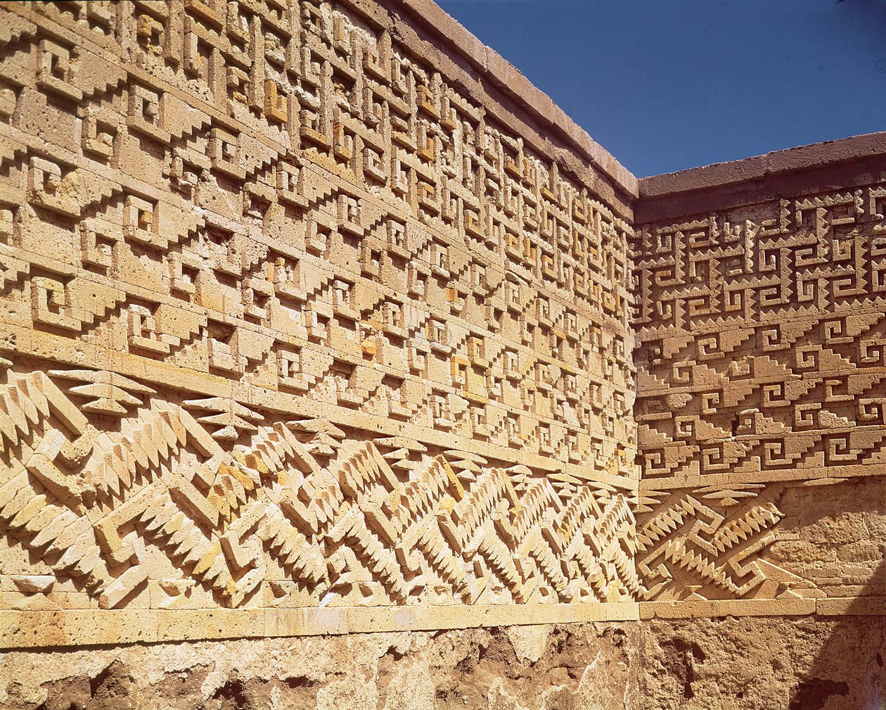 Mosaikwand aus dem Patio de las Grecas, Postklassische Periode (900-1521) von Pre Columbian