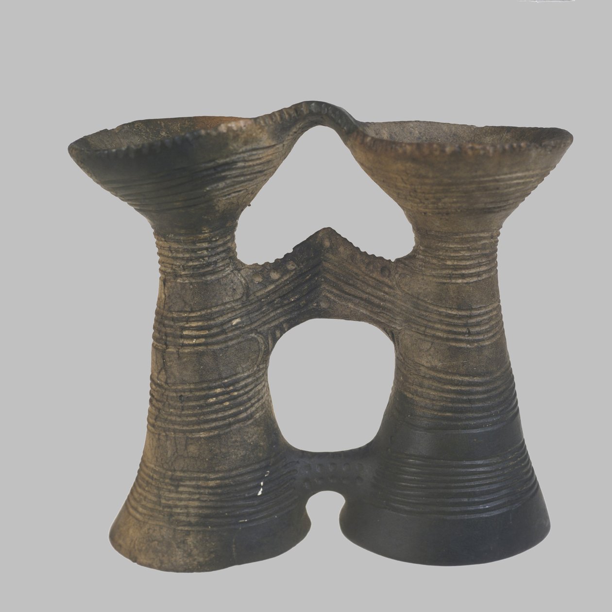 Binokularförmiges Gefäß, 4400-4200 v. Chr. von Prehistoric Russian Culture