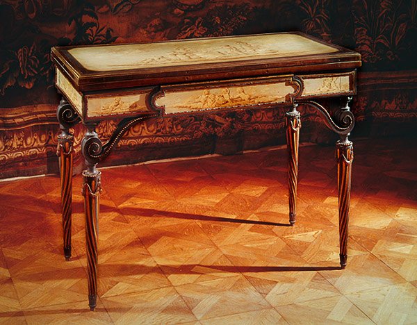 Spieltisch, der einst Marie-Antoinette gehörte von Rene Dubois
